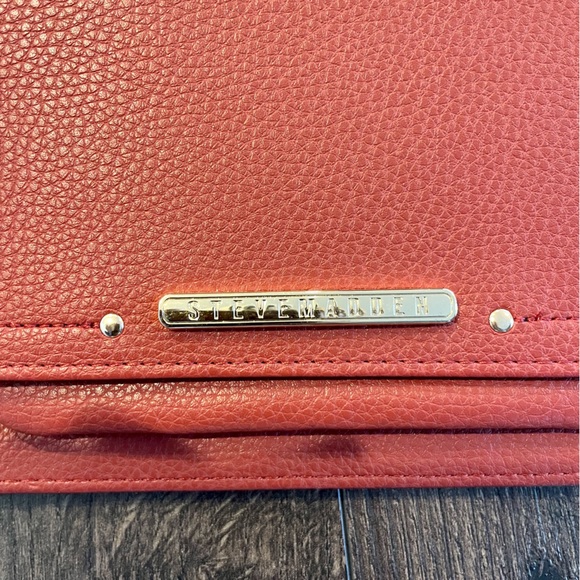 Steve Madden Purse with Over the Shoulder Strap - Picture 4 of 6